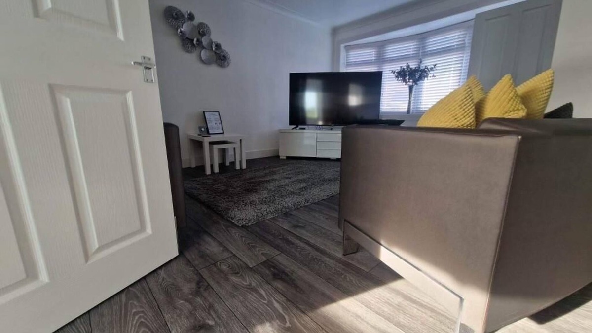 Shotts House | Cozy Shotts House with 2 Bedrooms