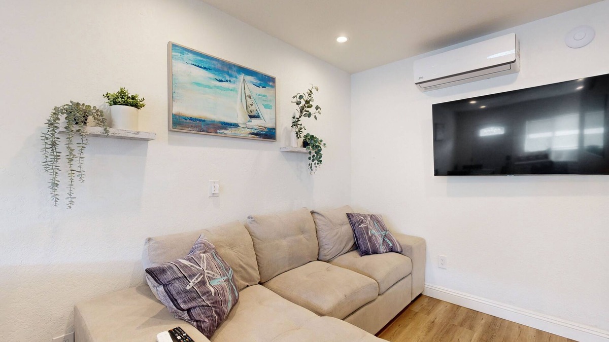 Santa Ana Heights House | Cozy, Single-Level Getaway with Fast WiFi, Kitchenette, & A/C - Dogs Welcome