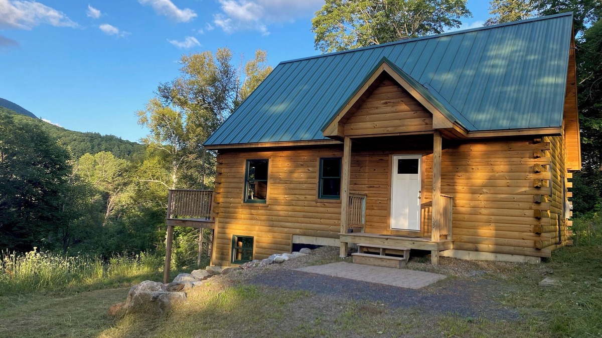 Stratton Cabin | Cozy Ski Cabin near Sugarloaf!