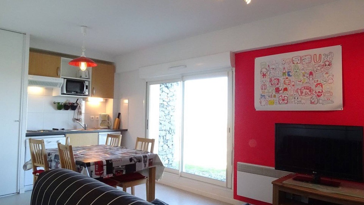 Arette Apartment | Cozy Ski-In/Ski-Out Apt, Sleeps 6, Mountain Views, Free Parking, Ski Locker, TV, Dishwasher