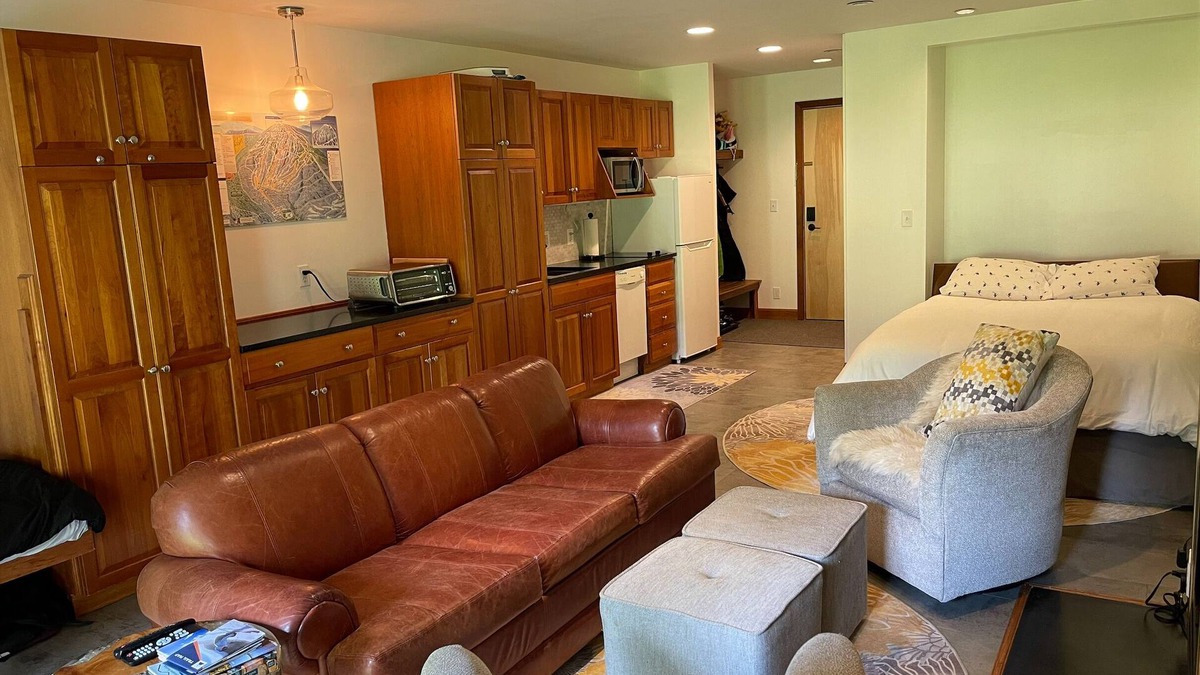 Carrabassett Valley Apartment | Cozy ski-in/ski-out condo on Sugarloaf Mountain