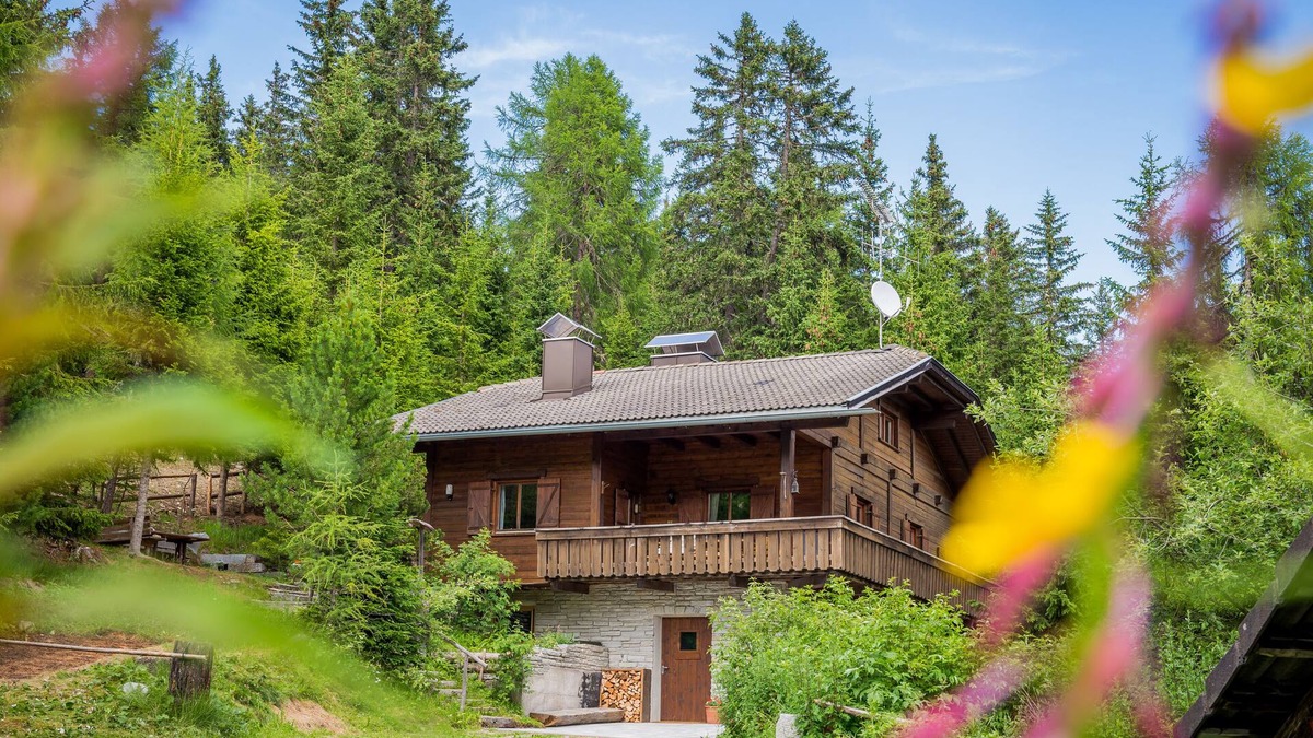 Casola Ski Chalet | cozy Ski Lodge directly on the slopes of Kronplatz