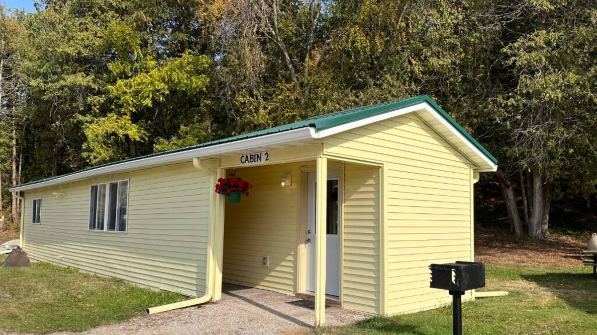 Honor House | Cozy Sleeping Bear Dunes Cabin
