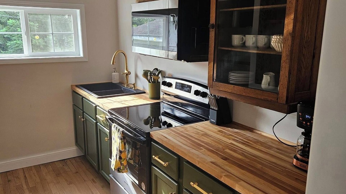Mayville House | Cozy Small-Town Charmer