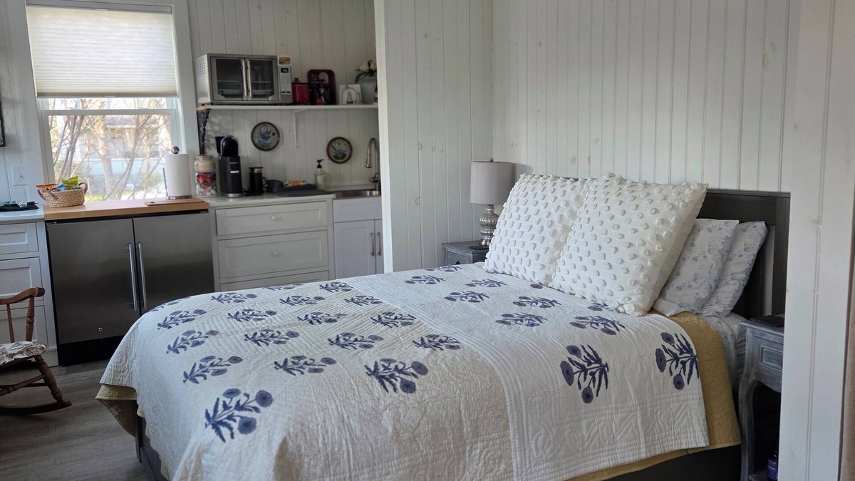 South End Apartment | Cozy So End Suite