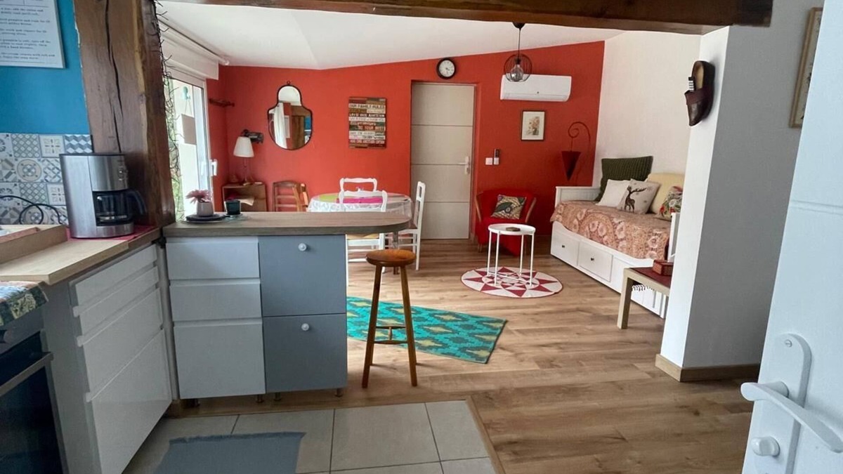 La Ferte-Saint-Aubin Cottage | Cozy Solognot cottage in the heart of La Ferté St Aubin with office/playroom.