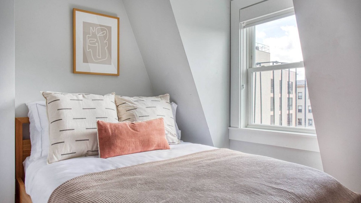 Columbus Apartment | Cozy South End Studio near T, Shops + Dining, by Blueground