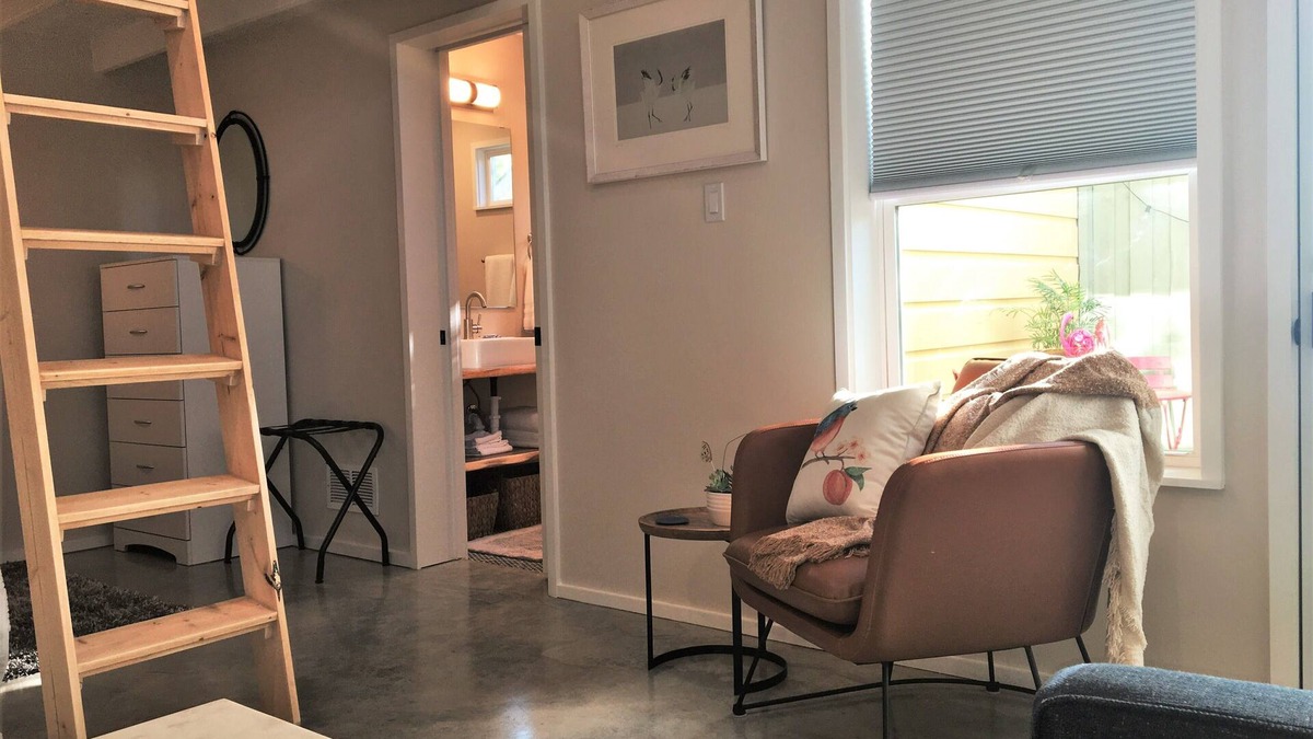 Fort Worth Apartment | Cozy Southside Studio & Loft with full amenities & close to several hot spots!
