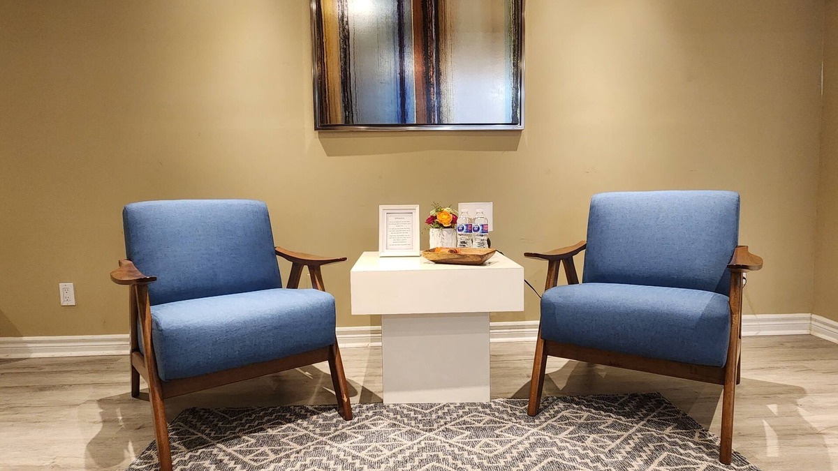 Churchill Meadows House | Cozy & Spacious 1 Bedroom Private Basement Apartment