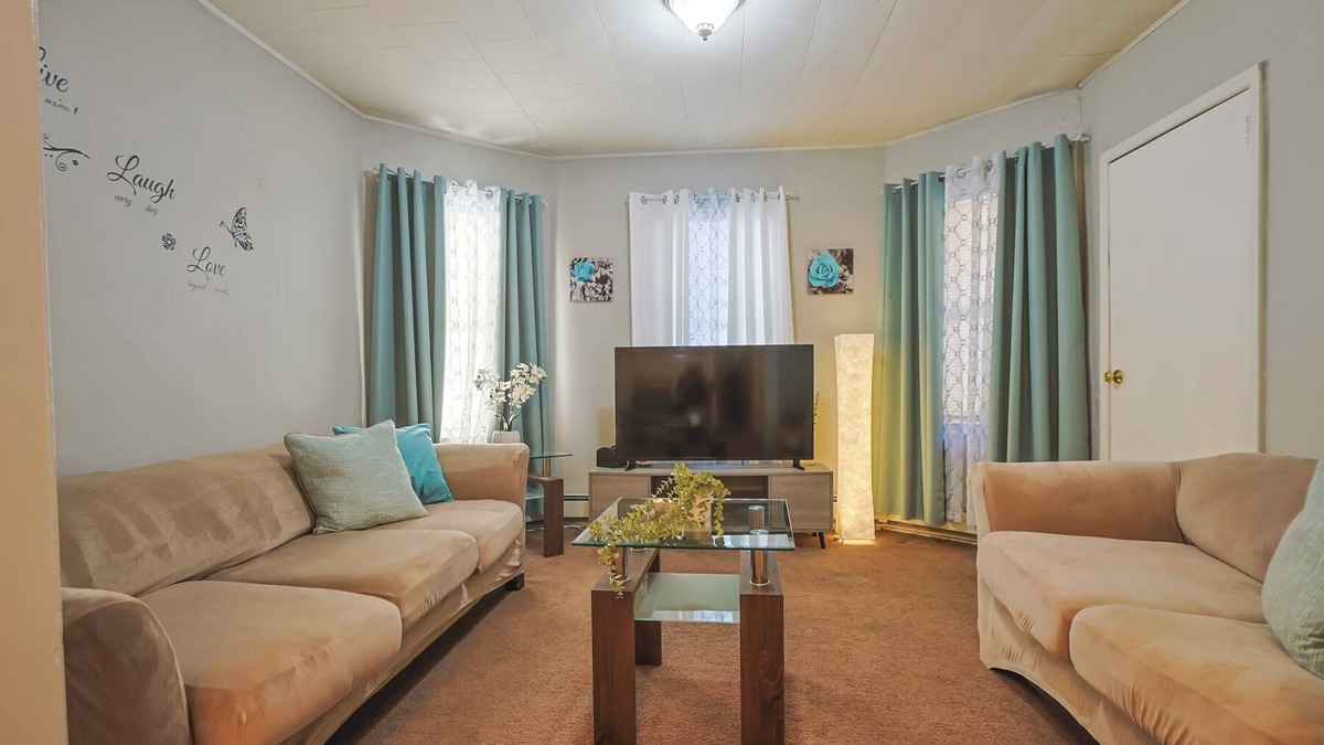 Hillside Apartment | Cozy Spacious 2-bedroom apartment in Hillside, NJ