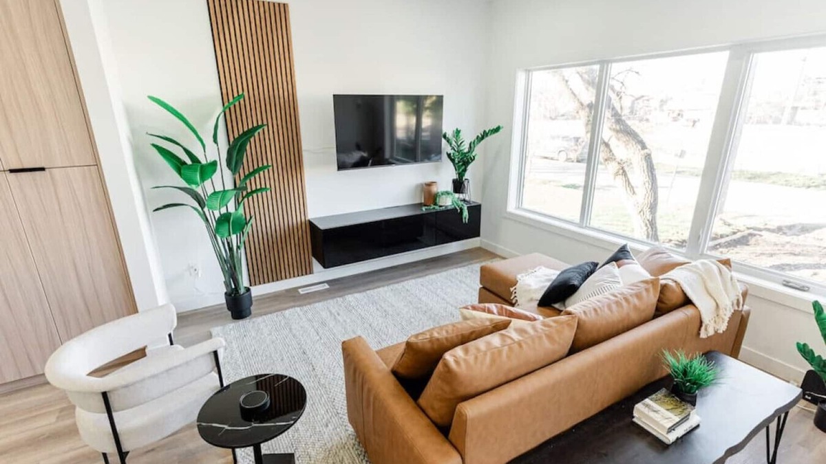 Winnipeg House | *Cozy & Spacious | Free Parking | 15 min Downtown*
