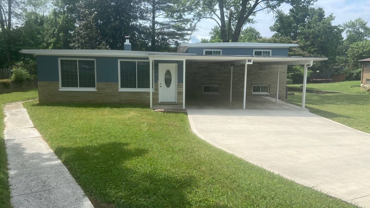 Oak Ridge House | Cozy, Spacious, Great Location to amenities