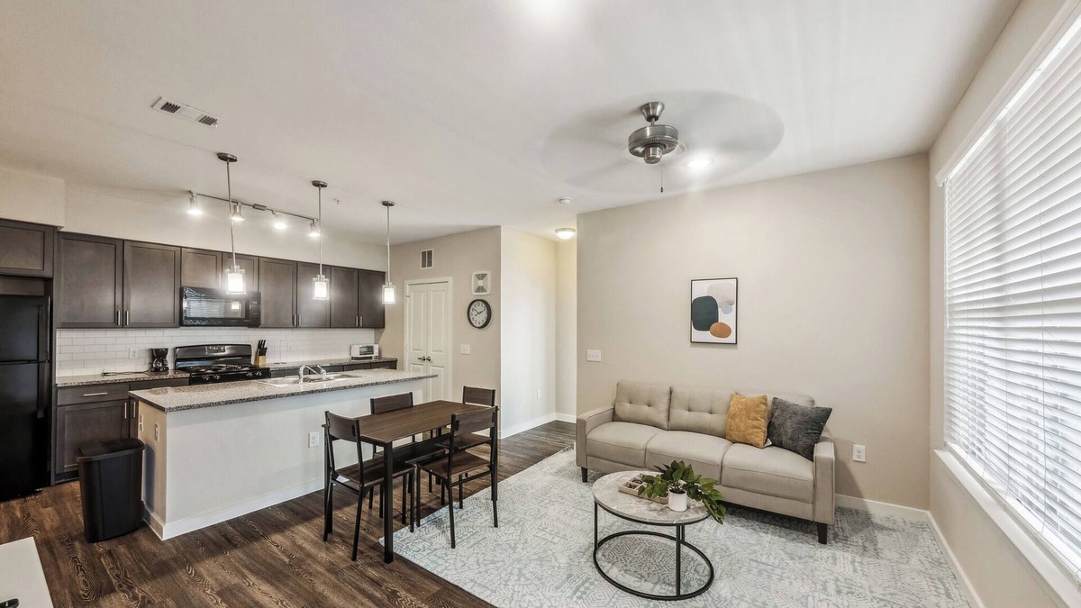 Southeast Houston Apartment | Cozy & Spacious I Parking I Properties by Preston
