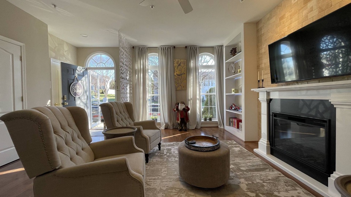 Bel Air South House | Cozy Spacious Townhouse King Bed