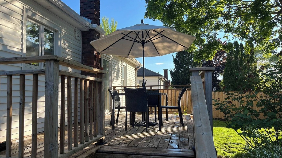 Port Weller West House | Cozy St. Catharines Bungalow: Your Home Away From Home in Niagara Region!