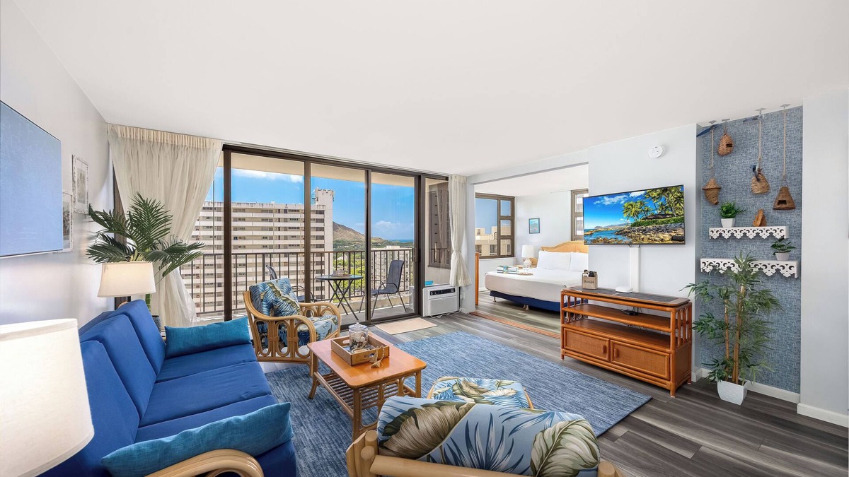 Waikiki Condo | Cozy Stay in Waikiki with Diamond Head Peek & Free Parking