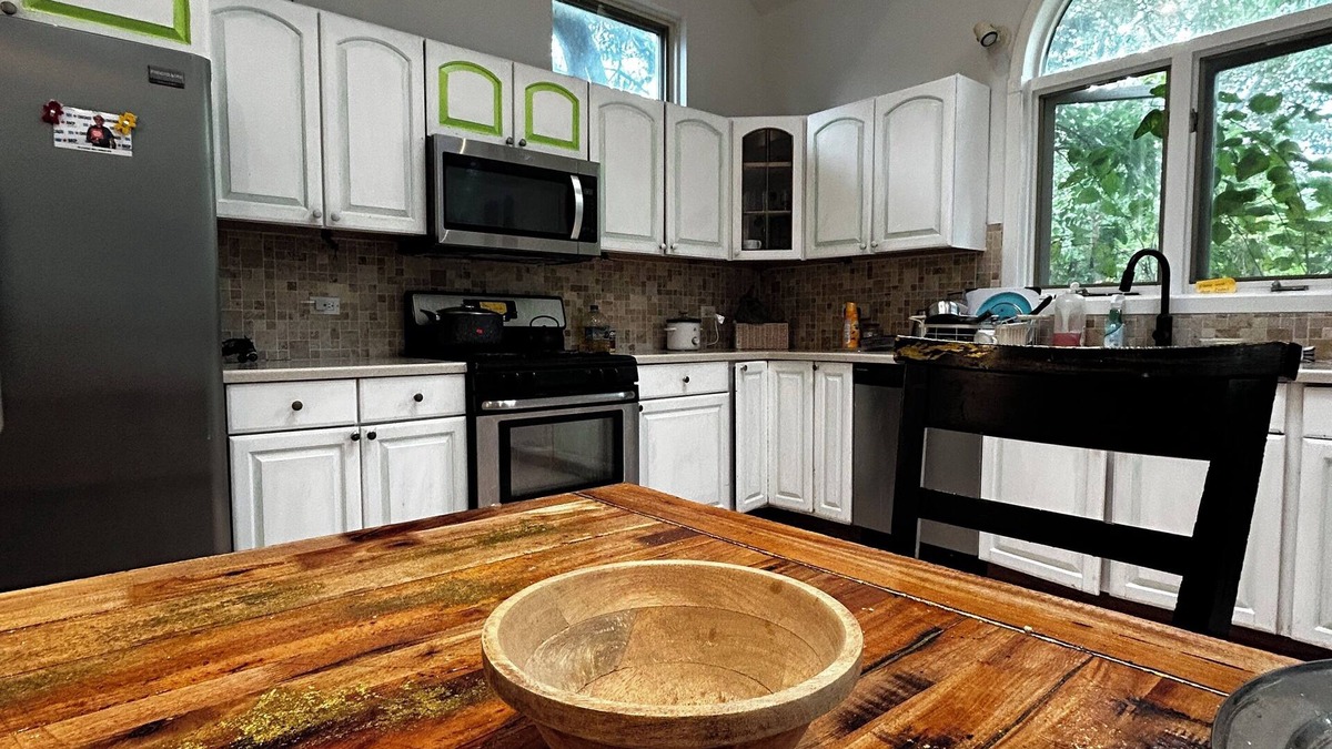 Dunning House | Cozy Stay with Private Room & Bathroom, Breakfast and Airport Pickup Near O'Hare