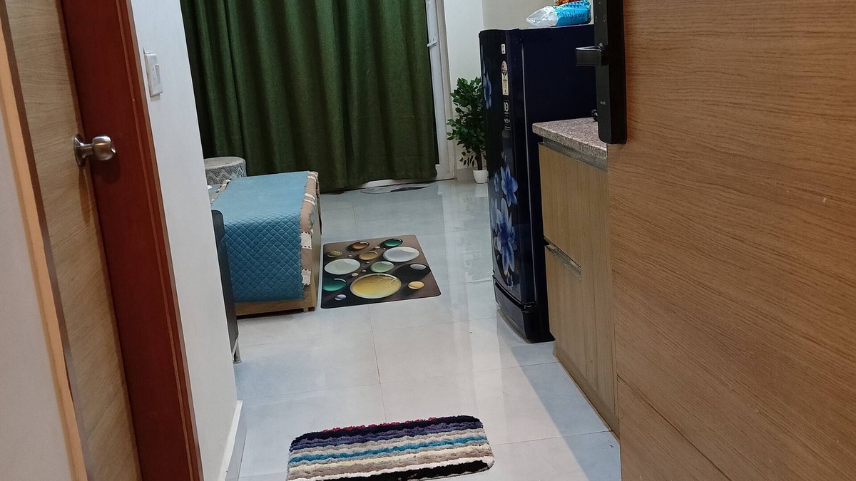Greater Noida Apartment | Cozy Staycation Gaur City Center Noida
