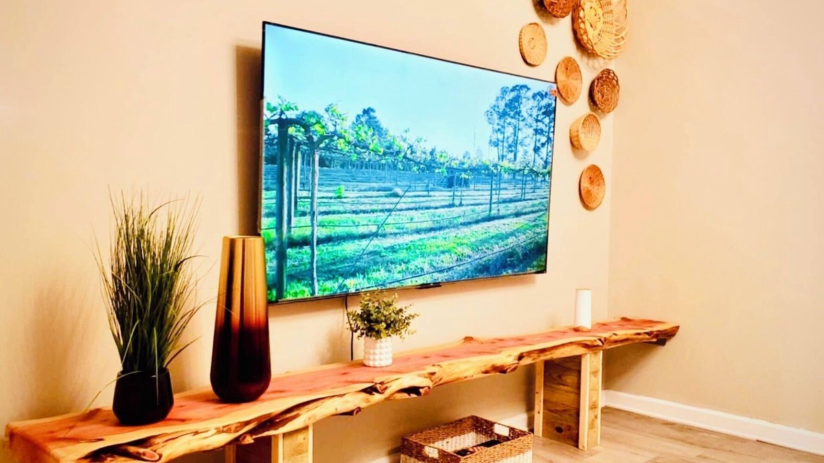 Arcadia House | Cozy Stays King Size Bed Full Kitchen Work