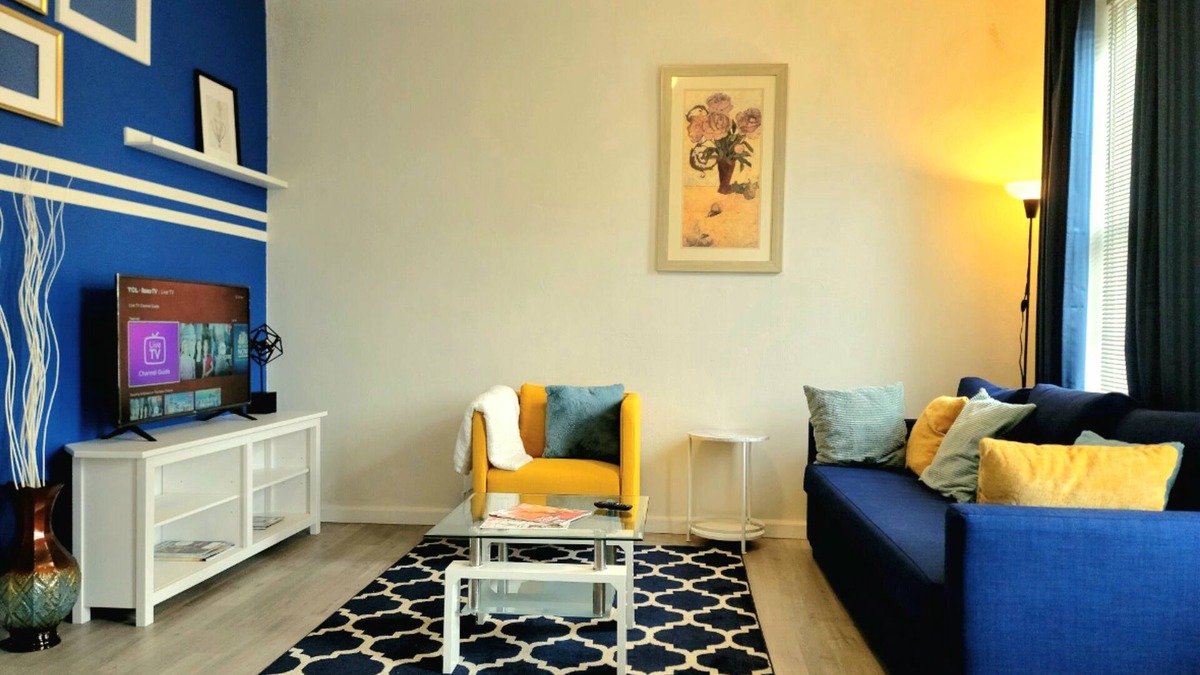 St. Louis House | Cozy STL Newport Suite, close to Downtown, Hospitals, Universities, and schools.