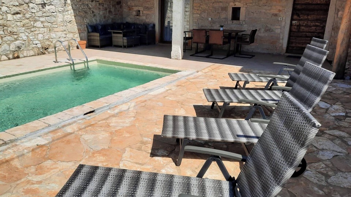 Katun Villa | Cozy stone villa in Porec with private pool and covered terrace