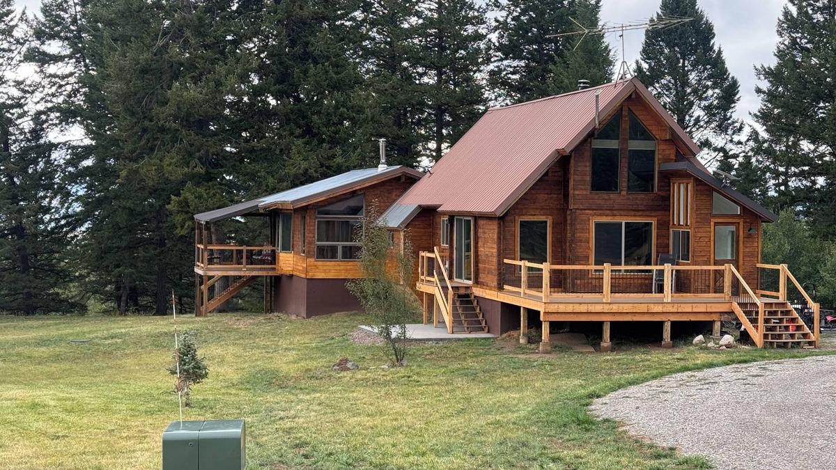 Bedford Cabin | Cozy Strawberry Creek Cabin with WiFi bordering forest in Bedford, WY