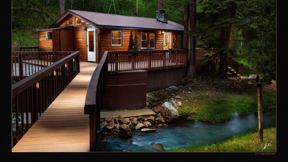 Deadwood Cabin | COZY STREAM-SIDE CABIN CENTRALLY LOCATED IN THE NORTHERN BLACK HILLS