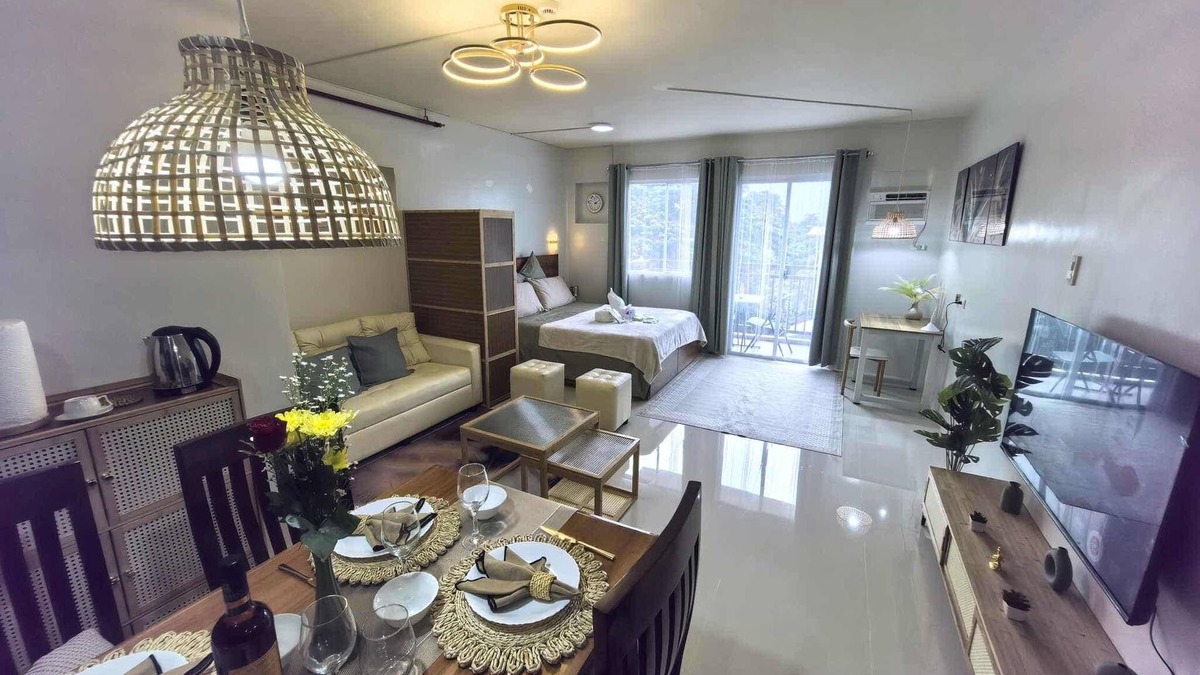 Puerto Princesa City Centre Apartment | Cozy Studio, Smart Lock, Balcony, Near Airport Puerto Princesa City, Palawan.