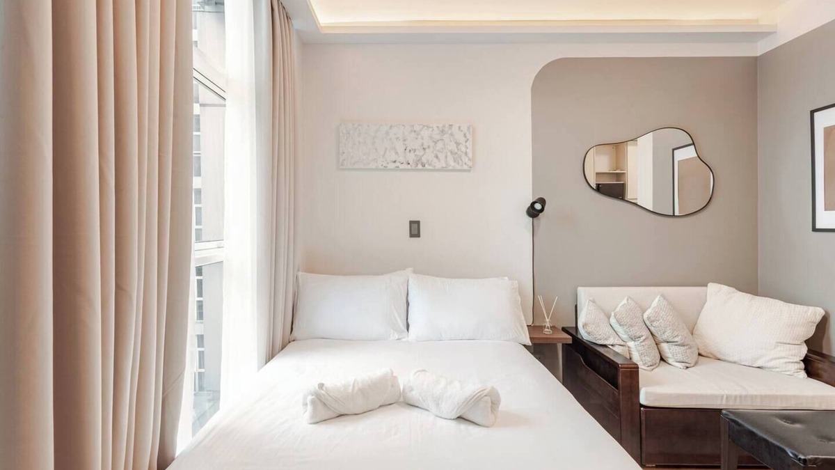 Palanan Condo | Cozy Studio 1 Bed condo with WiFi, AC in Makati