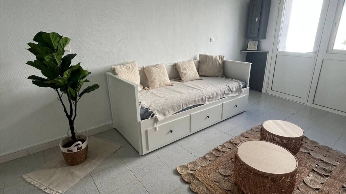 Cadereau Apartment | Cozy studio 15 minutes walk from the city center