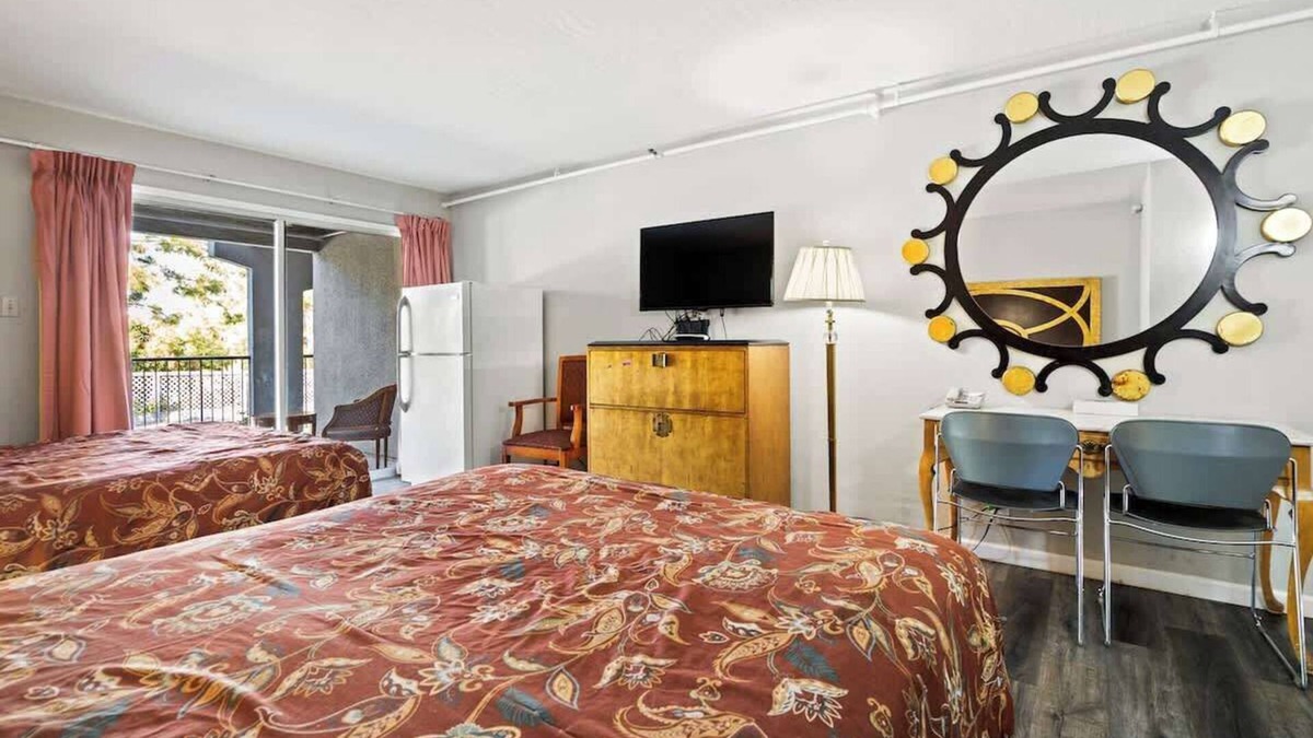 Fremont House | (Cozy studio, 2BED, 1BA, No kitchen)