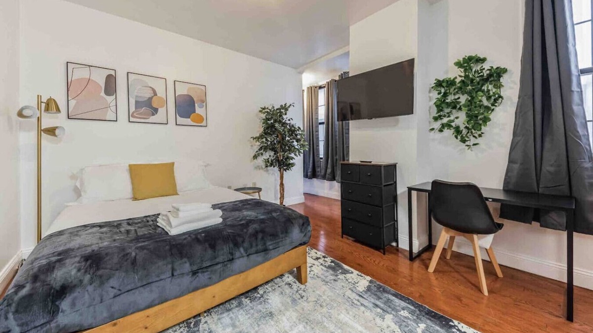Center City Apartment | Cozy Studio Across from Convention Center | 3R