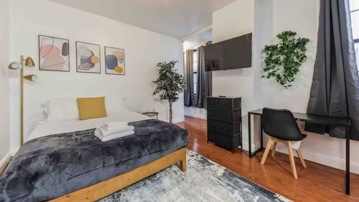 Center City Apartment | Cozy Studio across from Convention Center | 4R