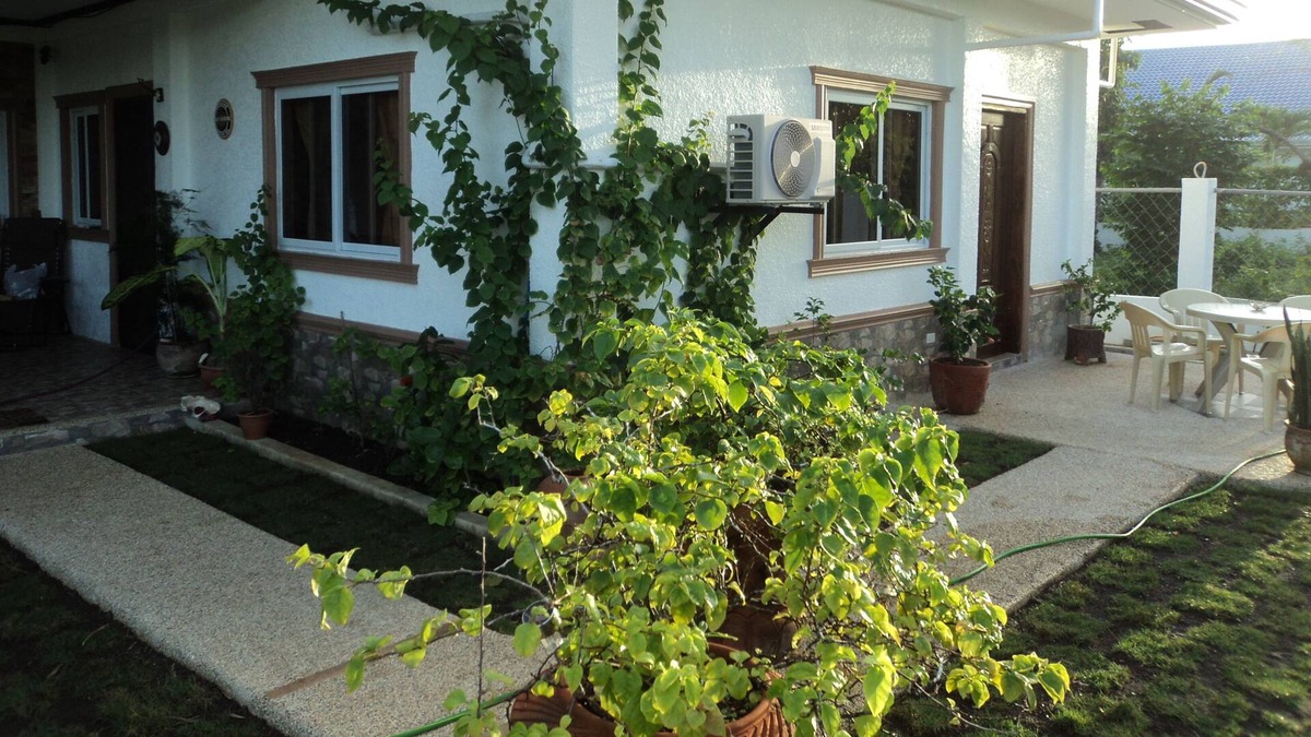 Libaong Apartment | Cozy studio apartment with pool, located at Libaong near beach