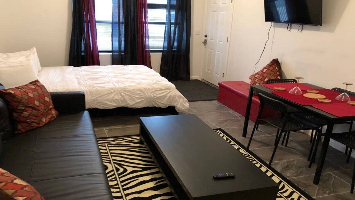 Marion House | COZY STUDIO APARTMENT! CLOSE TO JOURNAL SQUARE
