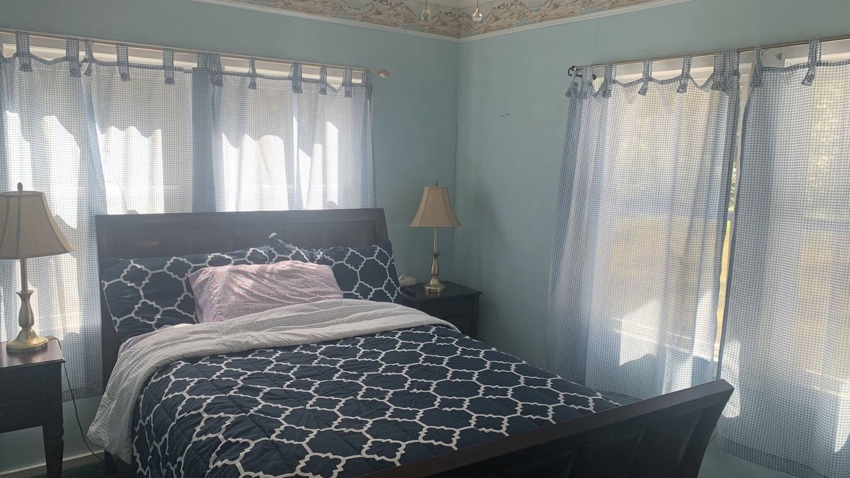Tallahassee Apartment | Cozy Studio apartment with cabin feel