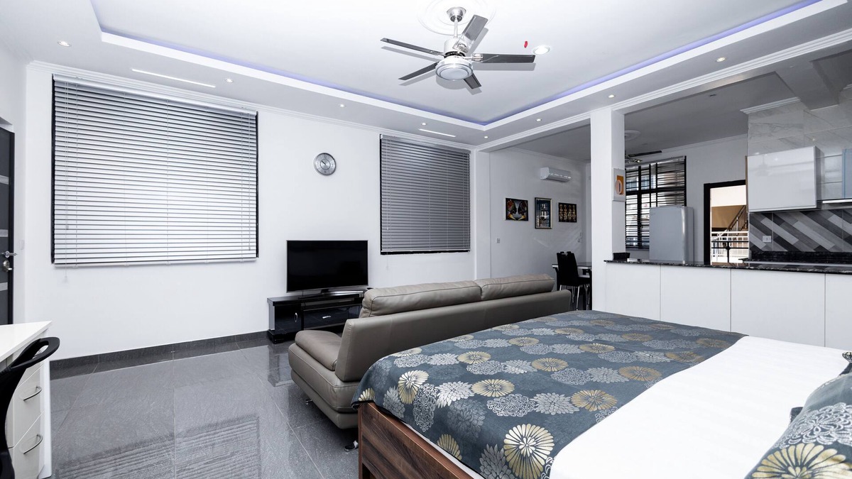 Teshie Apartment | Cozy Studio Apartment at The Royal Oak, East Airport.