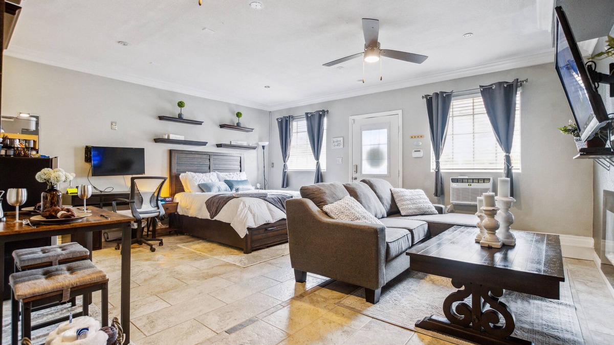 Vista Apartment | Cozy Studio Apartment , Luxury and Private Firepit