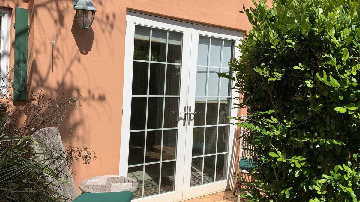 Devonshire Apartment | Cozy Studio Apt Devonshire, near Botanical Gardens and Close to town