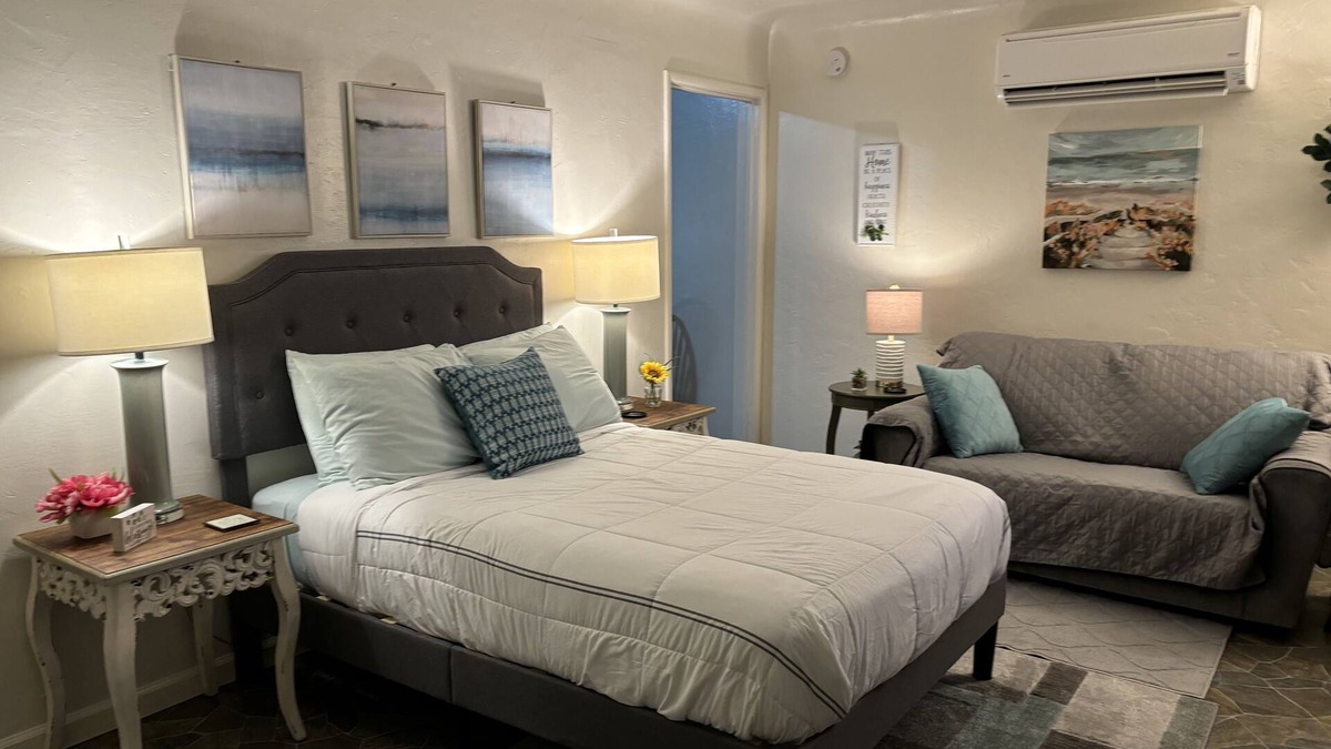 Hanford Apartment | Cozy Studio B