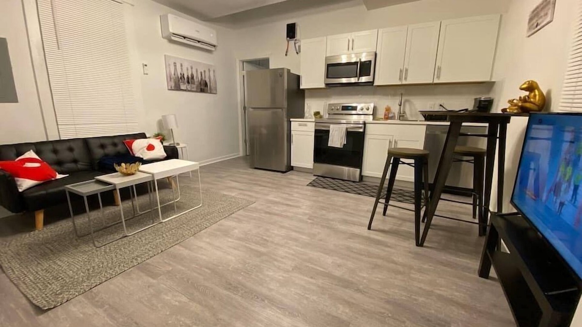 Tampa Heights Apartment | Cozy Studio Bungalow Walk to Armature and Downtown