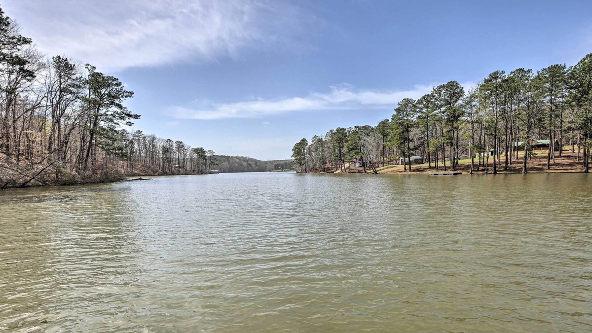 Tallassee Apartment | Cozy Studio Cabin in Tallassee w/Water View!
