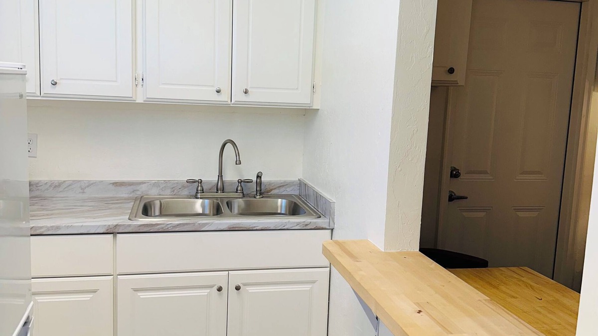 Oklahoma County Apartment | Cozy studio close to turnpike with WiFi, AC