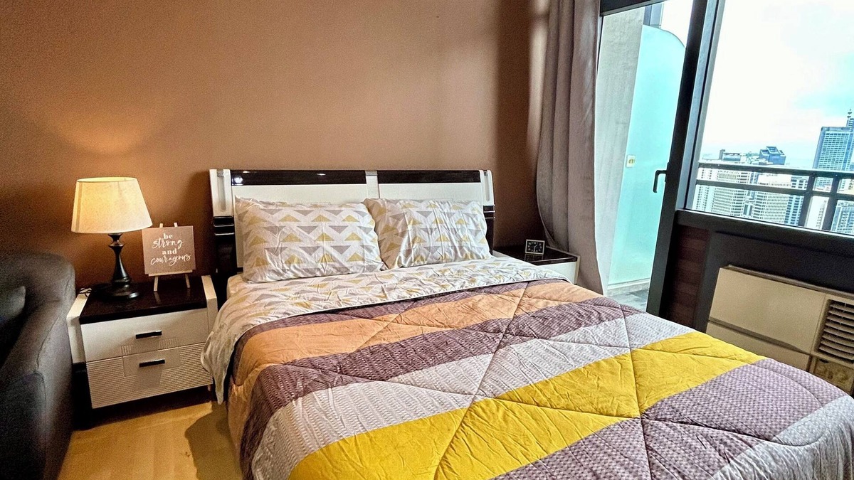 Valenzuela Condo | Cozy Studio Condo with AC, WiFi in Central Makati