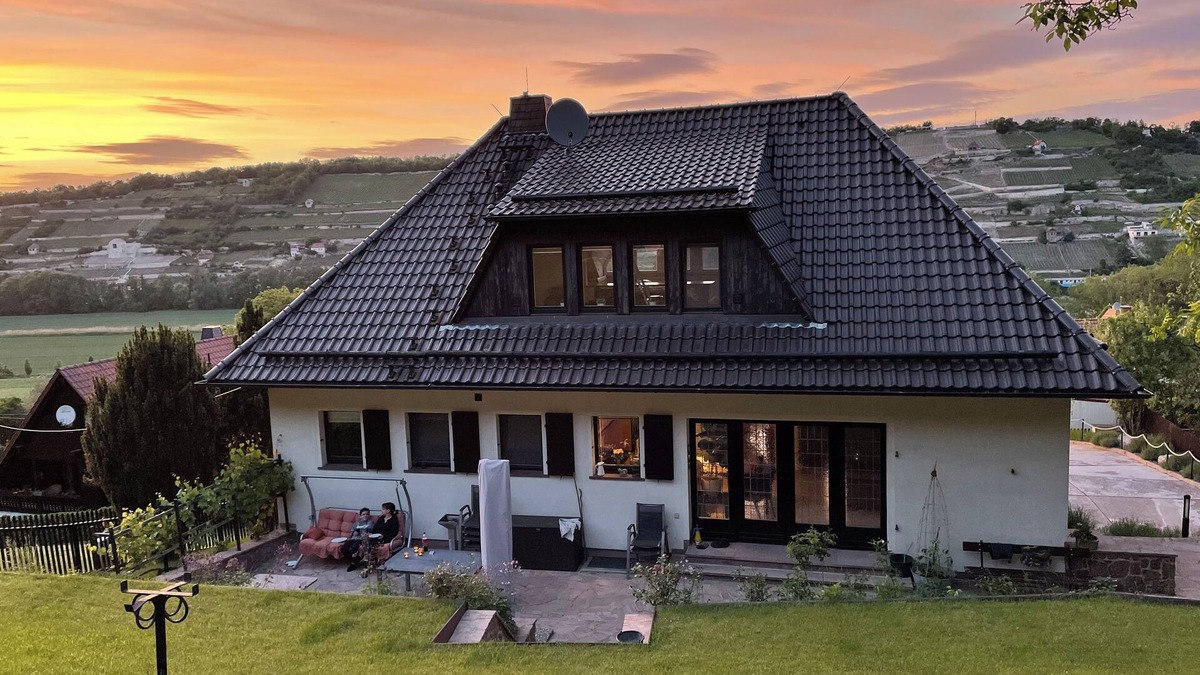 Freyburg Apartment | Cozy Studio For Two in Freyburg with an amazing view over the vineyards