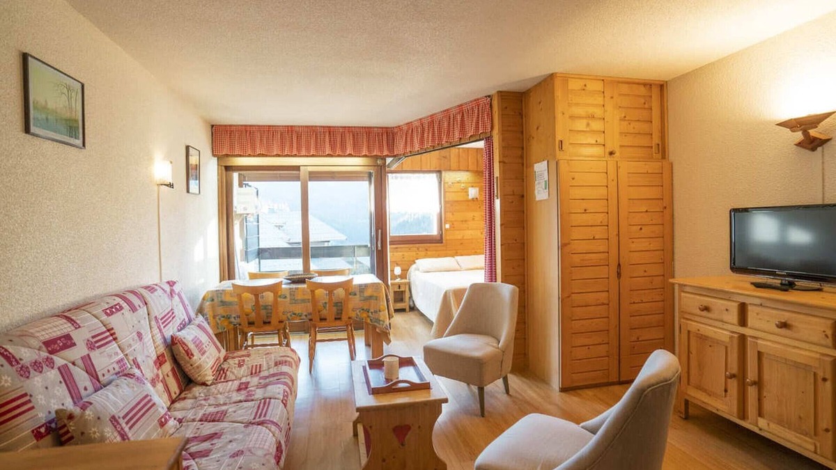 Pays d'Evian Vallee d'Abondance Apartment | Cozy Studio for 4 with Balcony, Mountain Views and Parking in Châtel