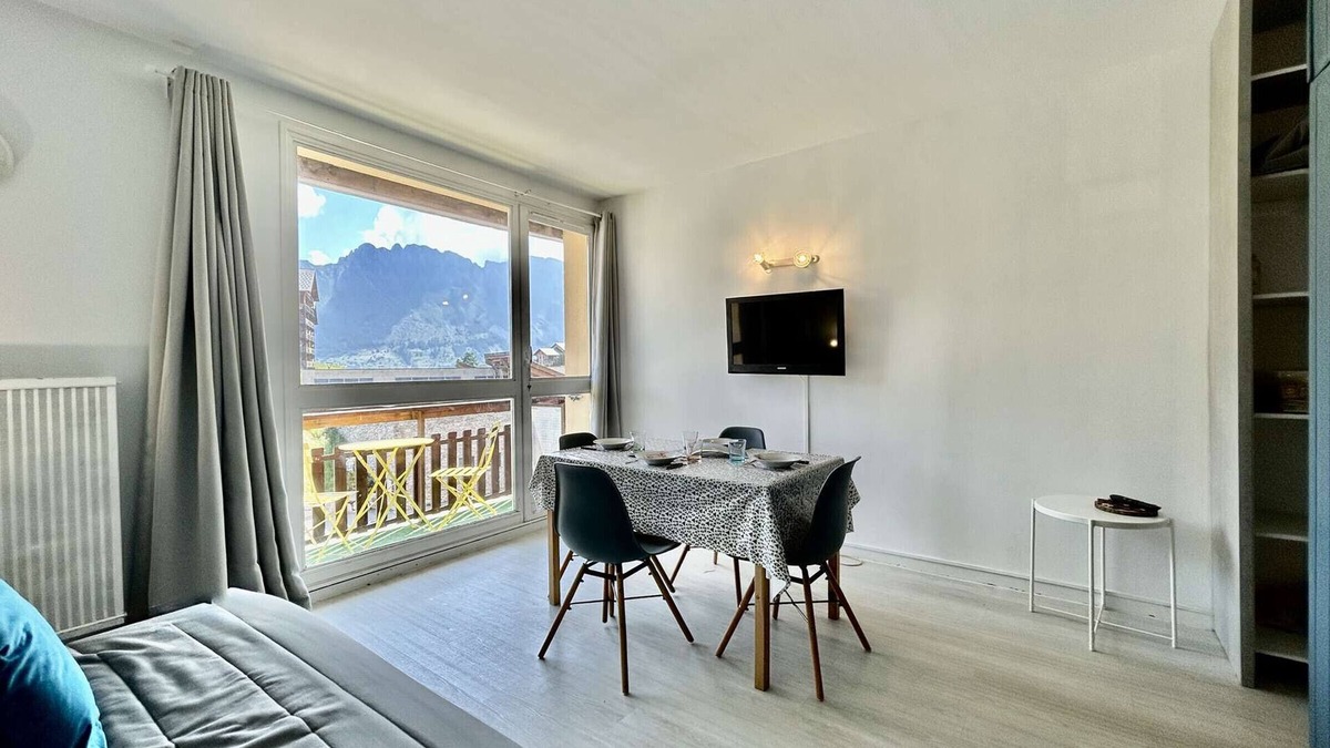 Saint-Etienne-en-Devoluy Apartment | Cozy Studio for 5 with Free WiFi