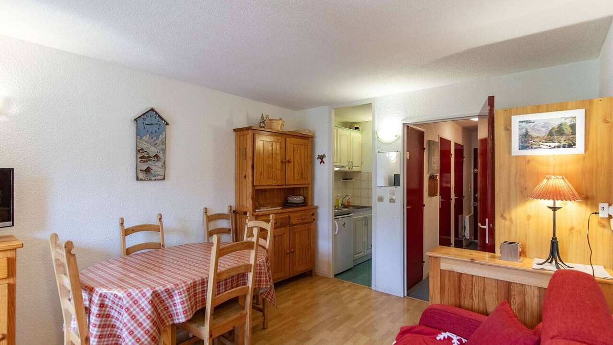 La Mongie Apartment | Cozy Studio for 5 with South-Facing Balcony in La Mongie
