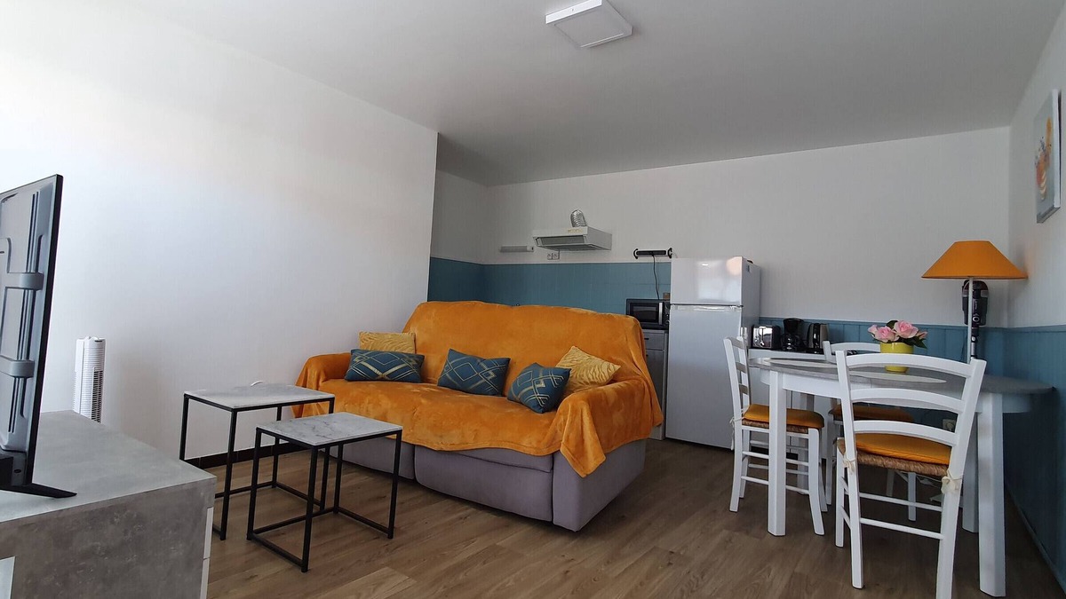 LʼAiguillon-sur-Mer Apartment | Cozy Studio Near Beach, Center & Port for 2