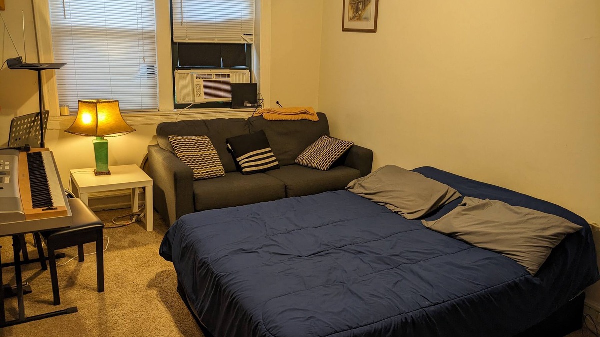 Ravenswood Apartment | Cozy Studio in Bustling Ravenswood Neighborhood